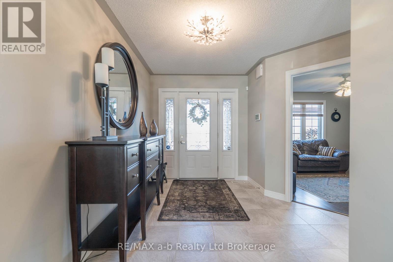 90 Weston Drive, Tillsonburg, Ontario  N4G 5W9 - Photo 5 - X12913344