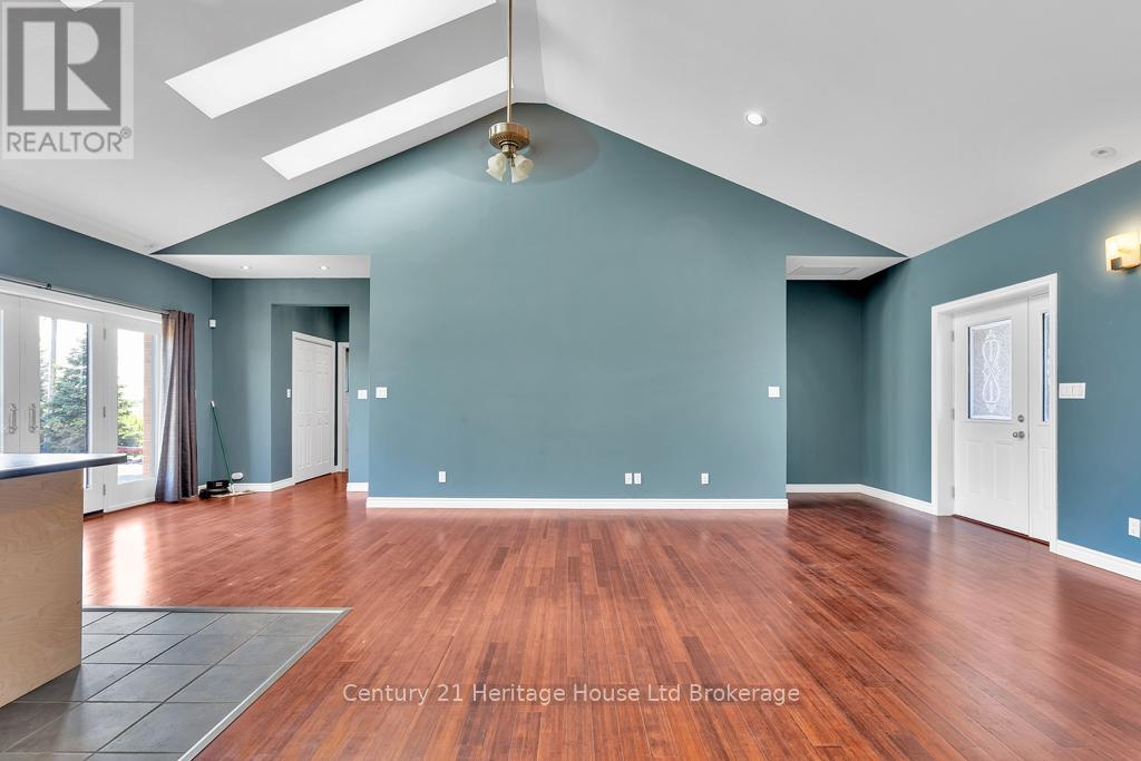 11069 Rogers Road, Malahide, Ontario  N5H 2R6 - Photo 10 - X12913682