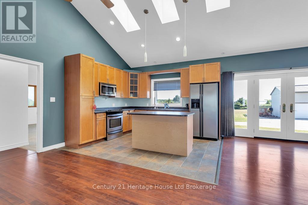 11069 Rogers Road, Malahide, Ontario  N5H 2R6 - Photo 4 - X12913682