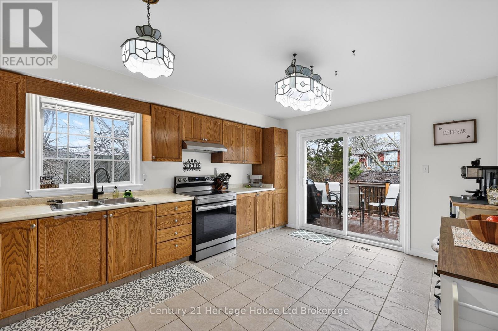 129 Anderson Street, Woodstock (Woodstock - South), Ontario  N4S 8Z6 - Photo 9 - X12914808