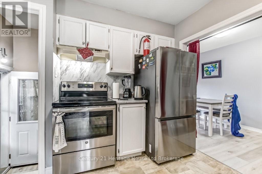 856 Grosvenor Street W, Woodstock (Woodstock - North), Ontario  N4S 5G6 - Photo 13 - X12915598