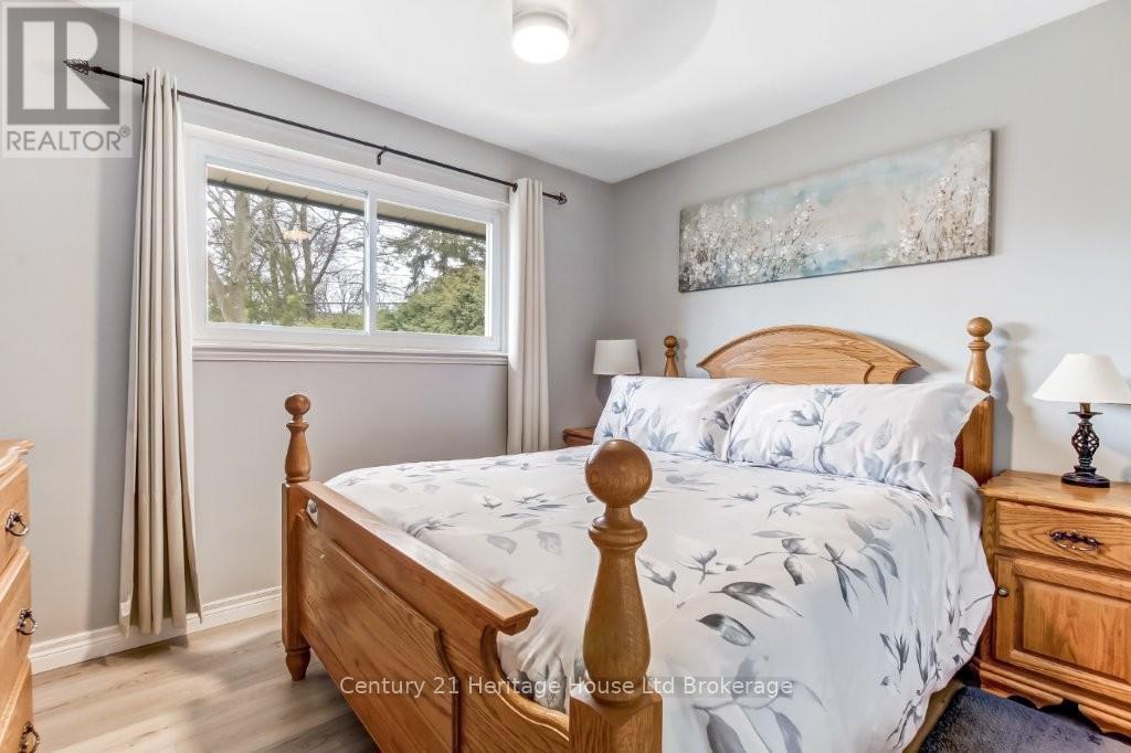 856 Grosvenor Street W, Woodstock (Woodstock - North), Ontario  N4S 5G6 - Photo 16 - X12915598