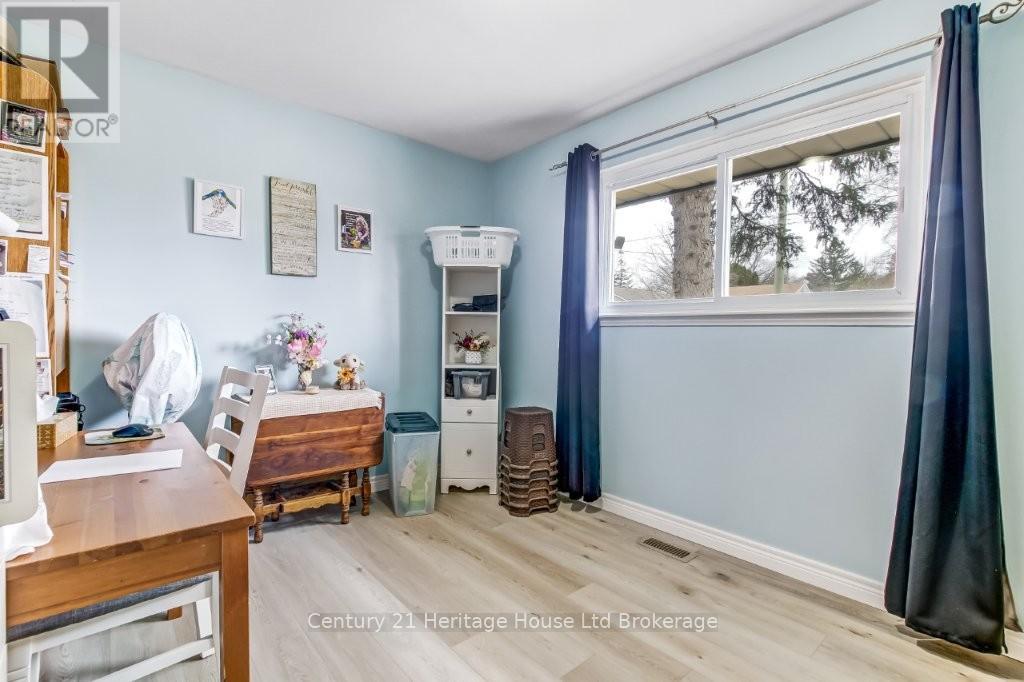 856 Grosvenor Street W, Woodstock (Woodstock - North), Ontario  N4S 5G6 - Photo 18 - X12915598