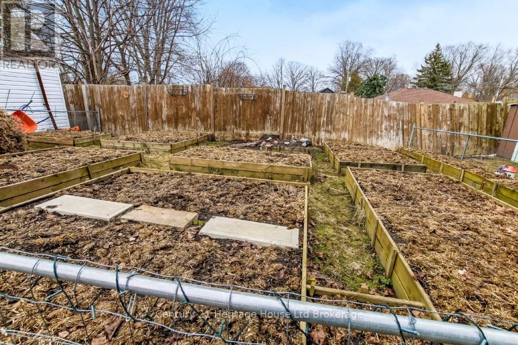 856 Grosvenor Street W, Woodstock (Woodstock - North), Ontario  N4S 5G6 - Photo 33 - X12915598