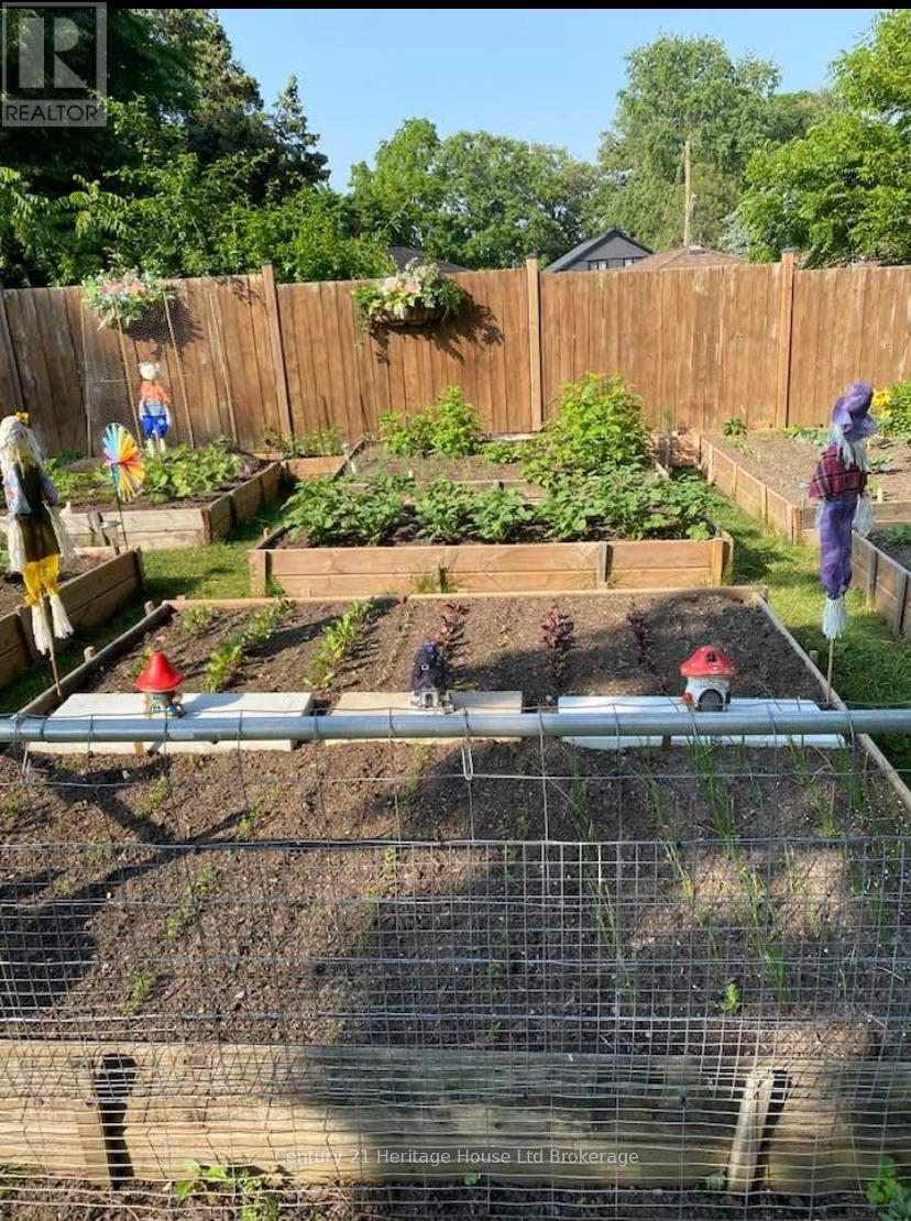 856 Grosvenor Street W, Woodstock (Woodstock - North), Ontario  N4S 5G6 - Photo 34 - X12915598