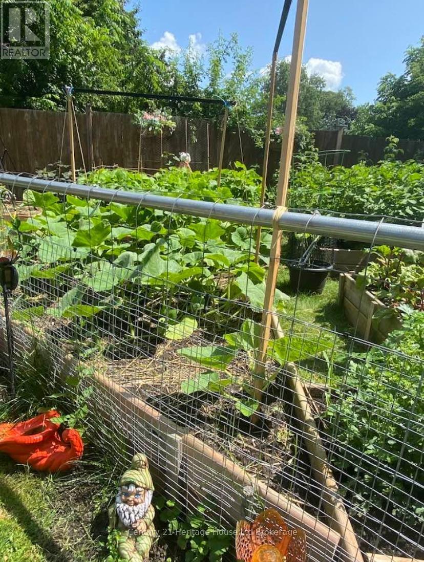 856 Grosvenor Street W, Woodstock (Woodstock - North), Ontario  N4S 5G6 - Photo 35 - X12915598