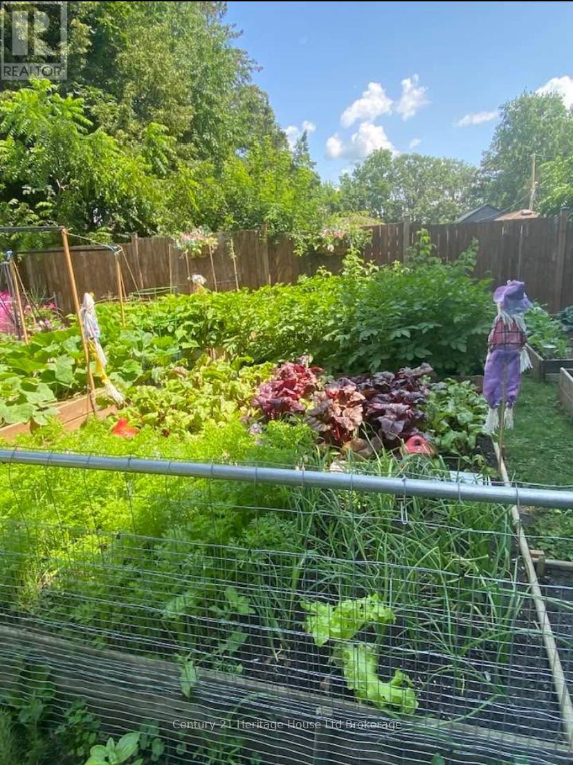 856 Grosvenor Street W, Woodstock (Woodstock - North), Ontario  N4S 5G6 - Photo 36 - X12915598