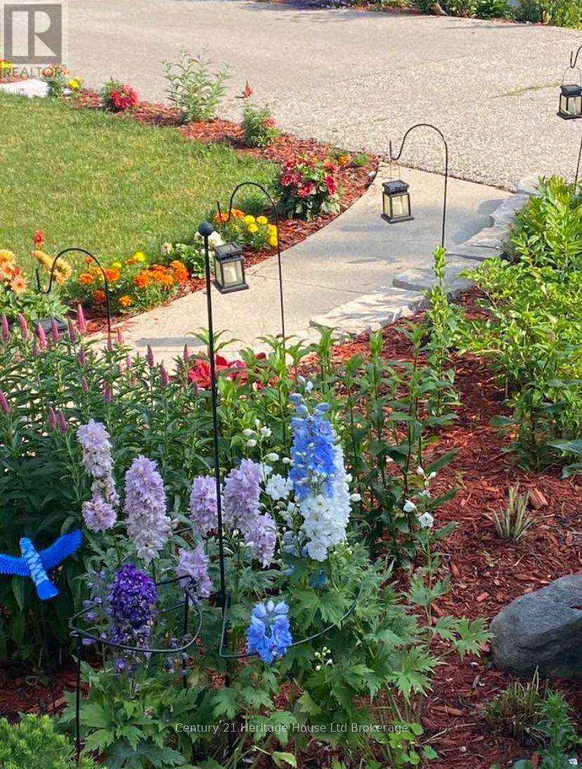 856 Grosvenor Street W, Woodstock (Woodstock - North), Ontario  N4S 5G6 - Photo 7 - X12915598