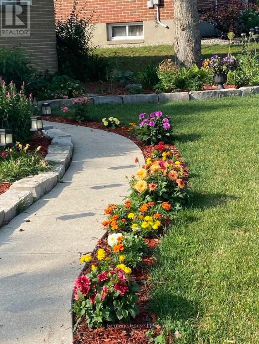 856 Grosvenor Street W, Woodstock (Woodstock - North), Ontario  N4S 5G6 - Photo 8 - X12915598