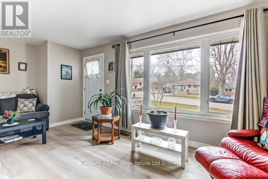 856 Grosvenor Street W, Woodstock (Woodstock - North), Ontario  N4S 5G6 - Photo 9 - X12915598