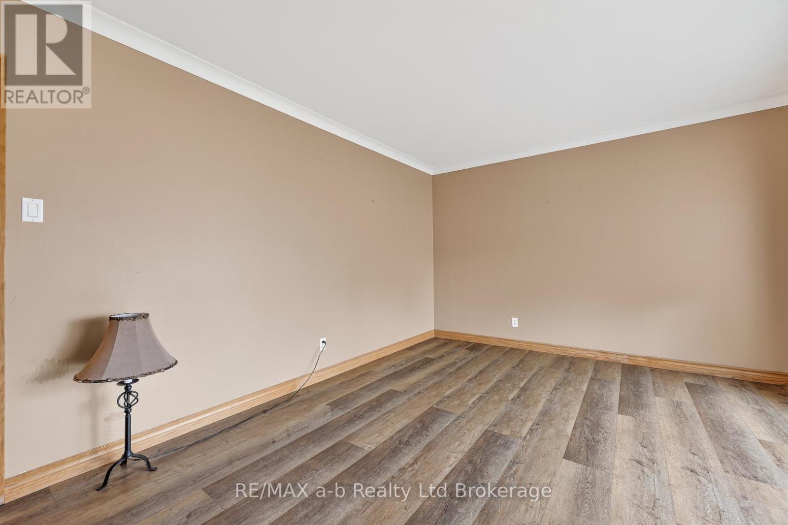 23 Glenn Avenue, Ingersoll (Ingersoll - South), Ontario  N5C 2C9 - Photo 12 - X12916032