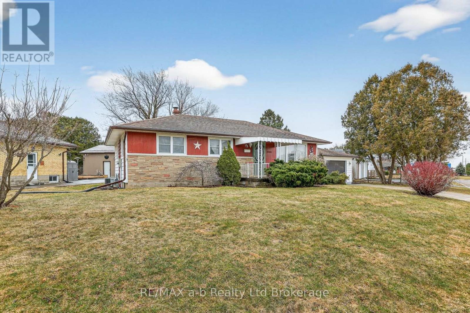 23 Glenn Avenue, Ingersoll (Ingersoll - South), Ontario  N5C 2C9 - Photo 2 - X12916032