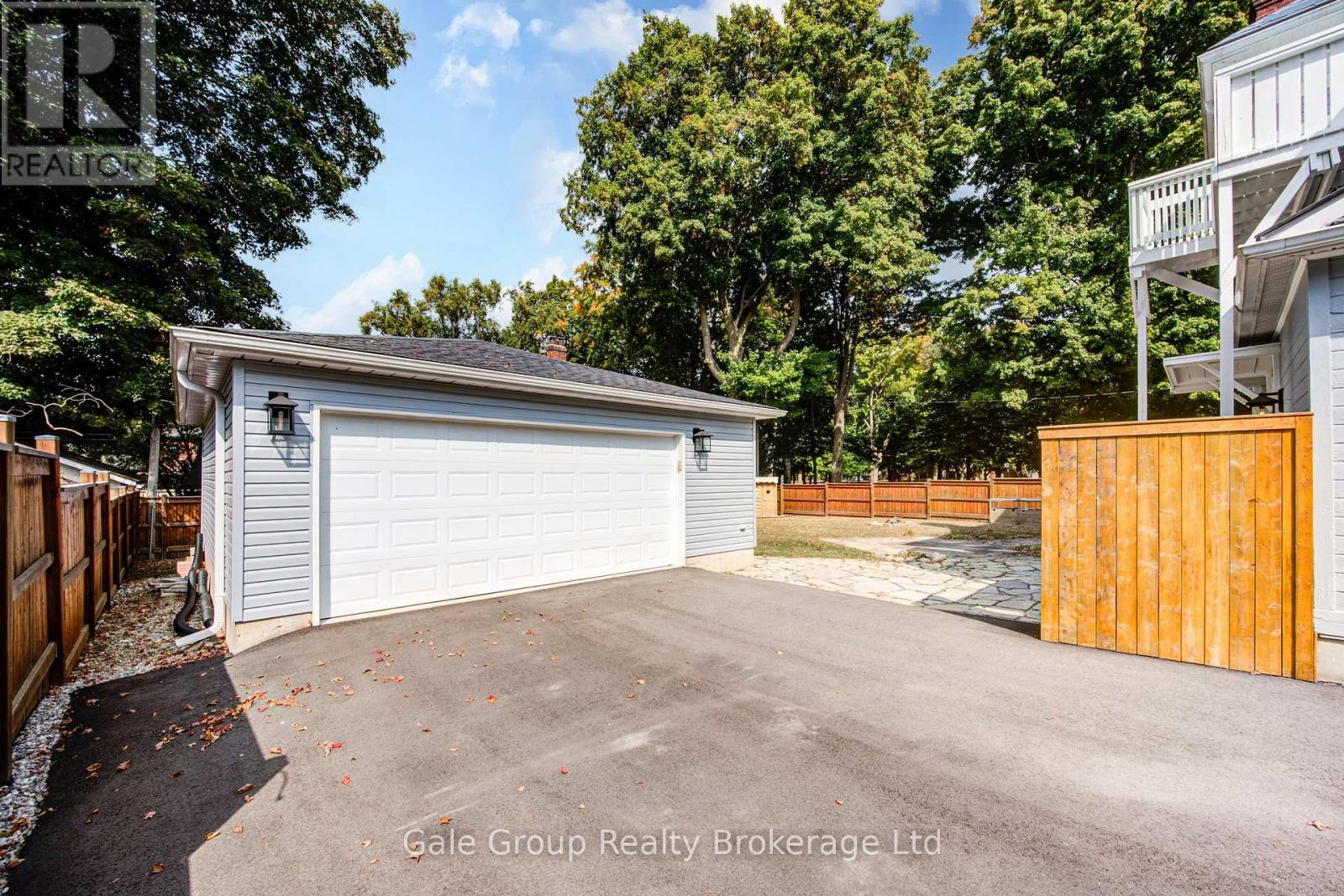 155 Vansittart Avenue, Woodstock (Woodstock - North), Ontario  N4S 6E7 - Photo 5 - X12919162