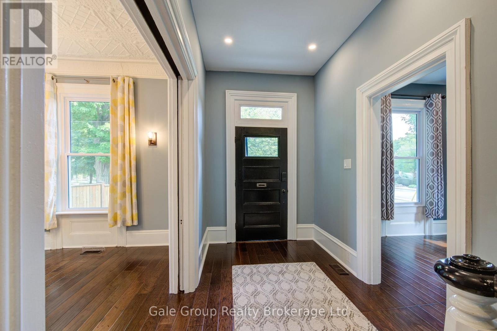 155 Vansittart Avenue, Woodstock (Woodstock - North), Ontario  N4S 6E7 - Photo 6 - X12919162