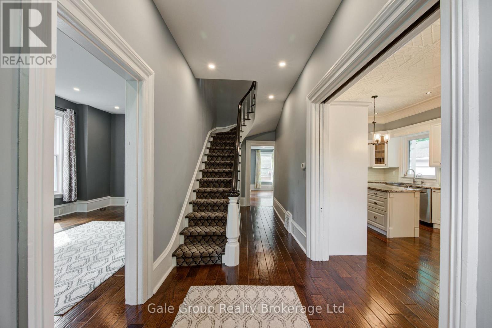 155 Vansittart Avenue, Woodstock (Woodstock - North), Ontario  N4S 6E7 - Photo 7 - X12919162