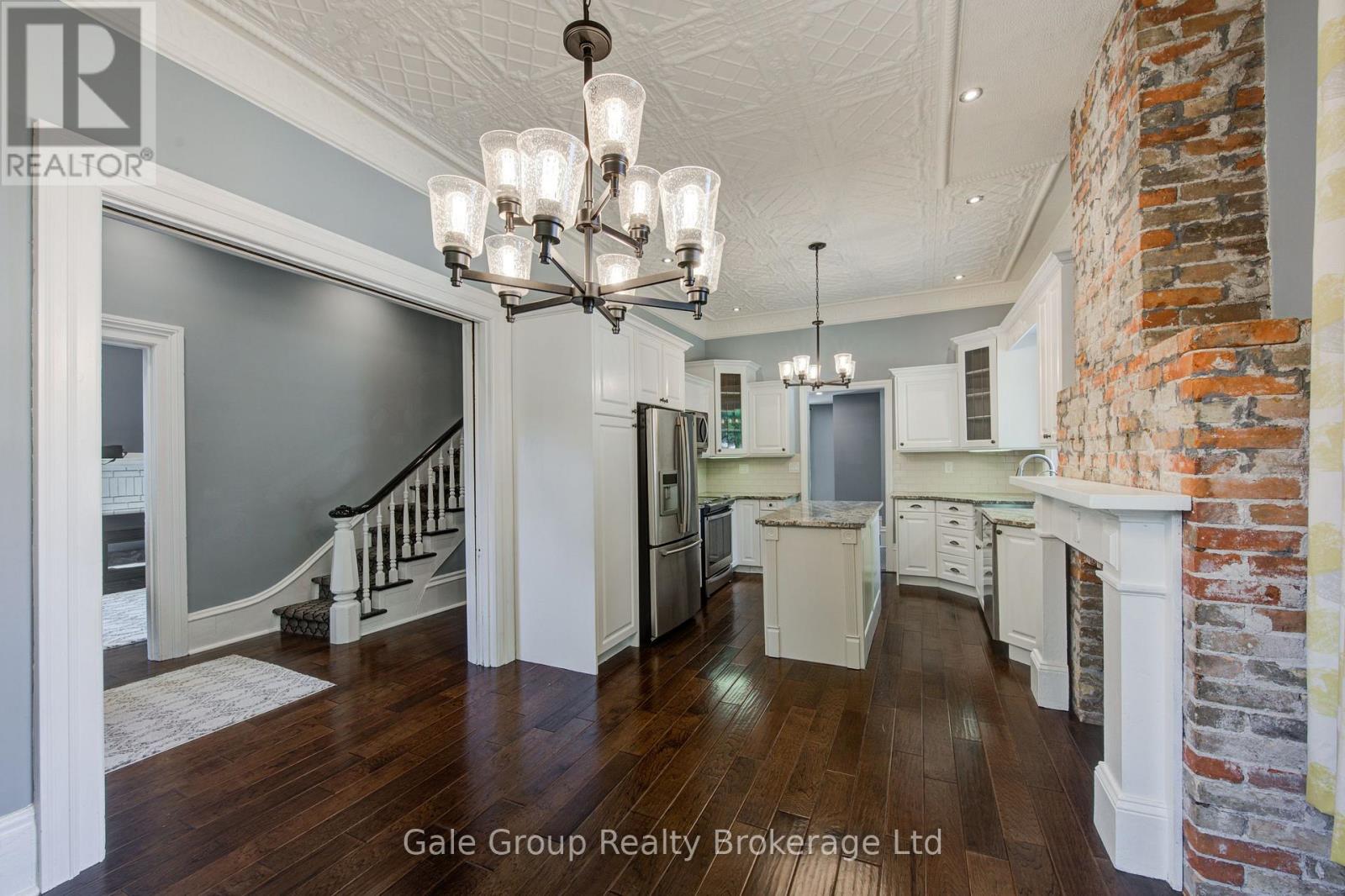 155 Vansittart Avenue, Woodstock (Woodstock - North), Ontario  N4S 6E7 - Photo 8 - X12919162