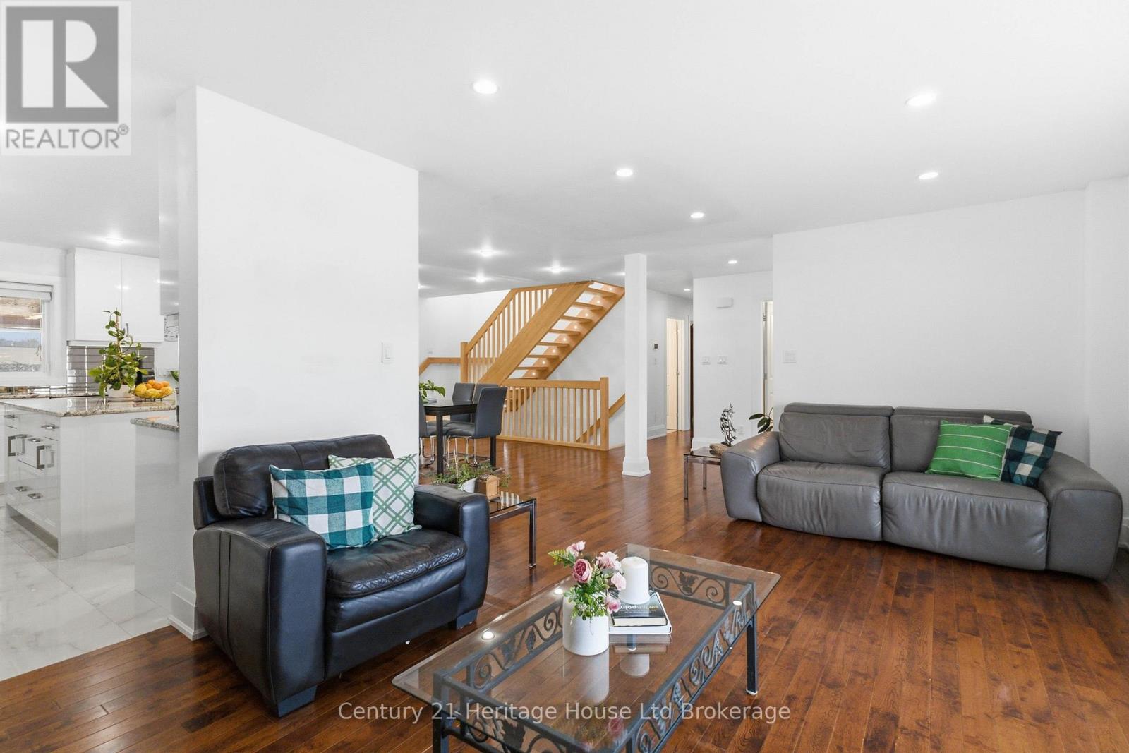 61 Applewood Crescent, London South (South N), Ontario  N6J 3R1 - Photo 10 - X12920688