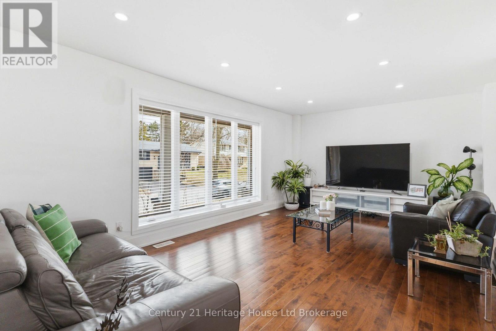 61 Applewood Crescent, London South (South N), Ontario  N6J 3R1 - Photo 11 - X12920688