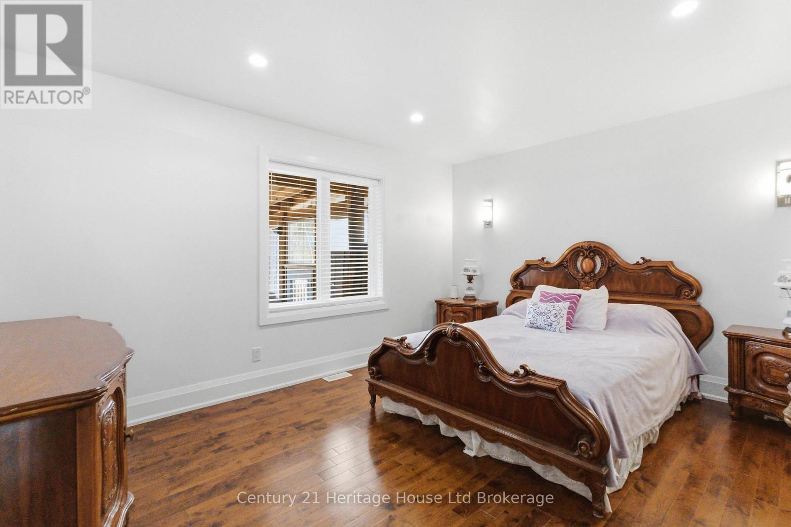 61 Applewood Crescent, London South (South N), Ontario  N6J 3R1 - Photo 15 - X12920688