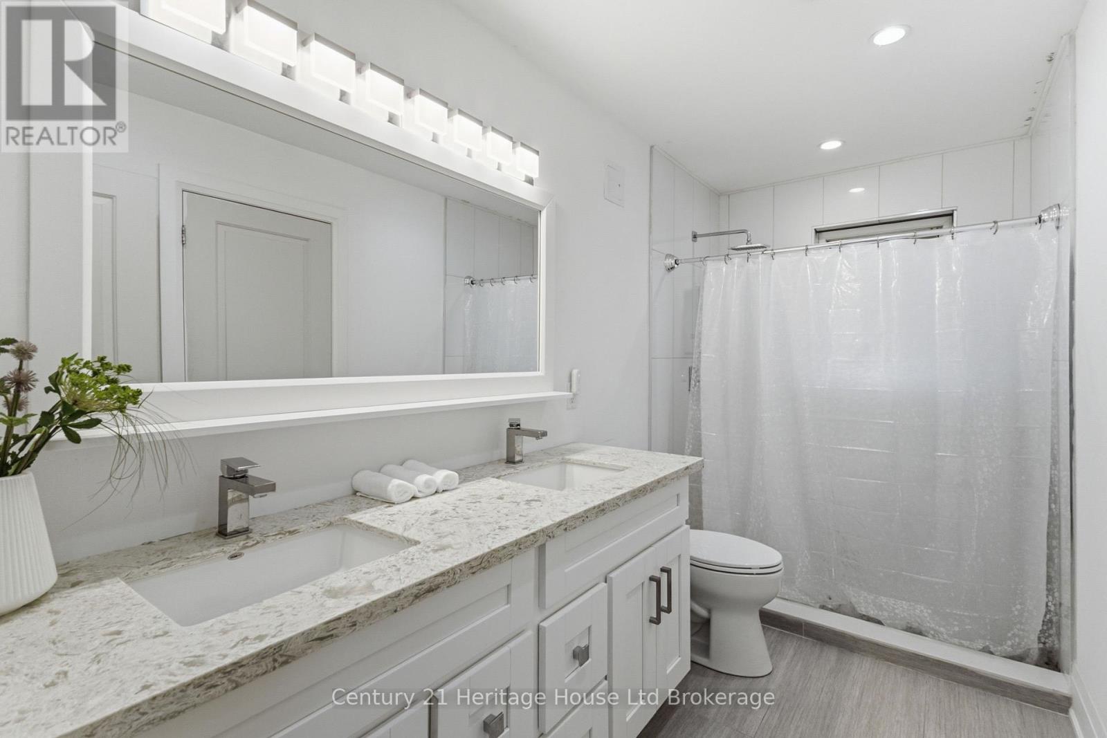 61 Applewood Crescent, London South (South N), Ontario  N6J 3R1 - Photo 16 - X12920688