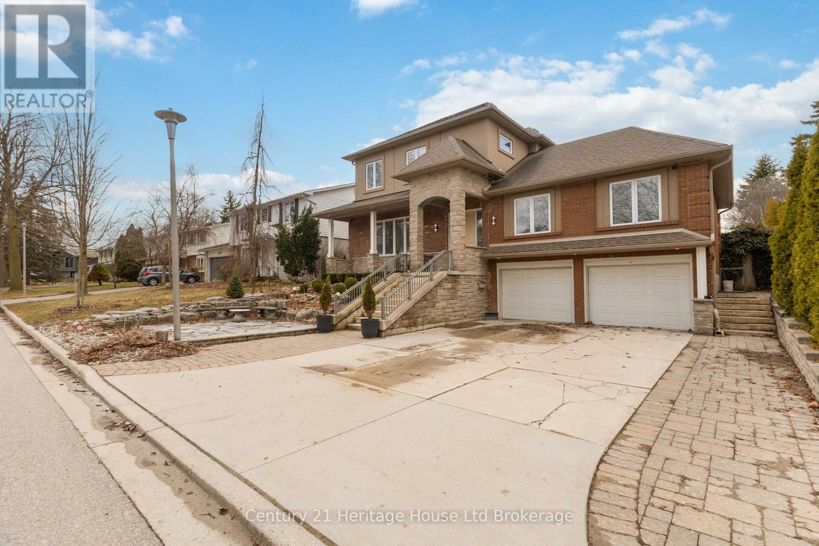 61 Applewood Crescent, London South (South N), Ontario  N6J 3R1 - Photo 3 - X12920688