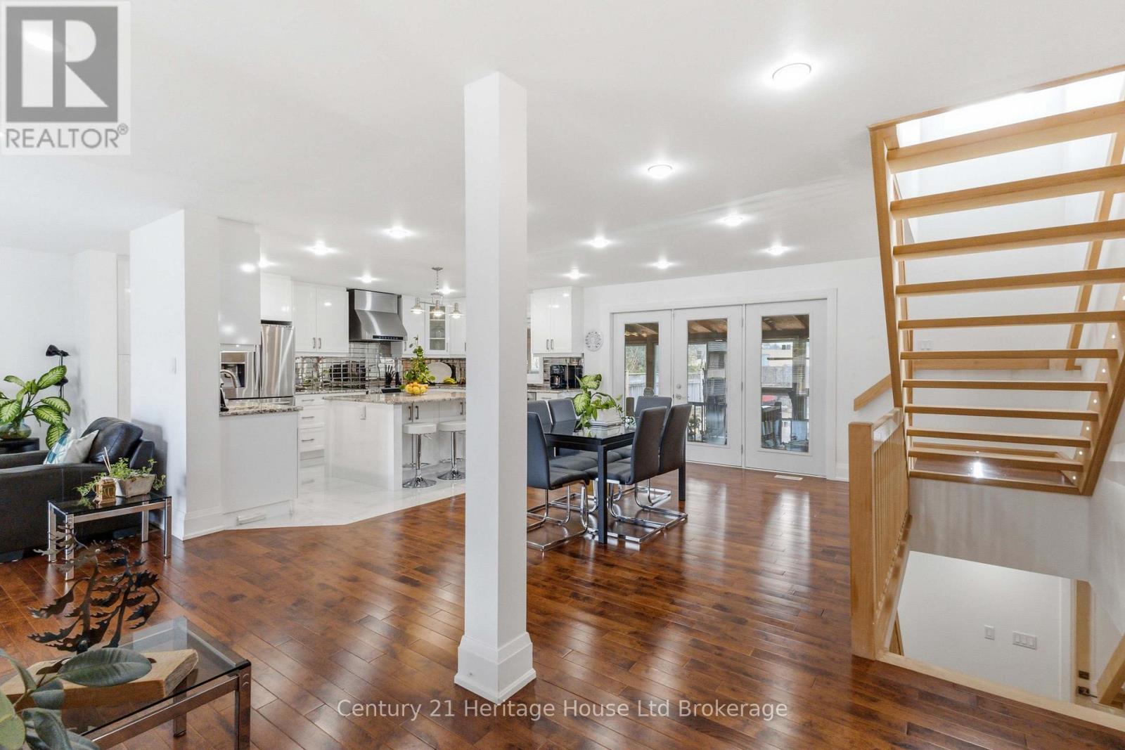 61 Applewood Crescent, London South (South N), Ontario  N6J 3R1 - Photo 4 - X12920688