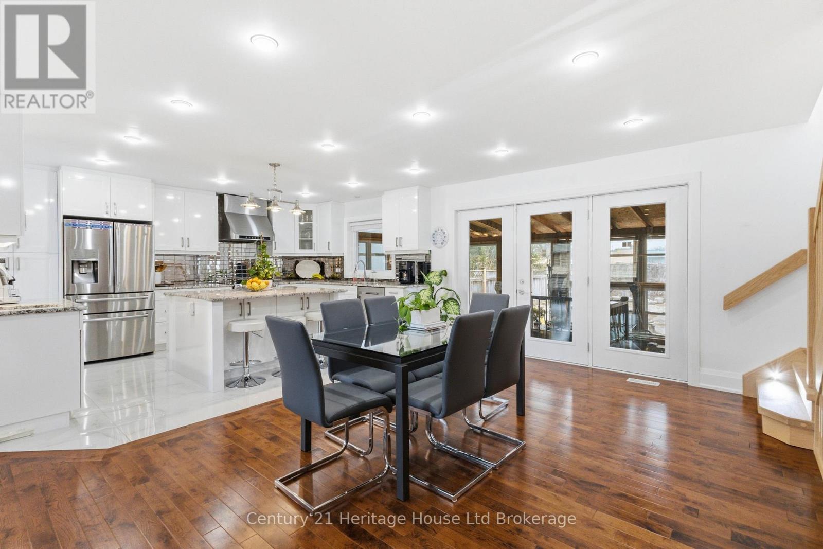 61 Applewood Crescent, London South (South N), Ontario  N6J 3R1 - Photo 5 - X12920688