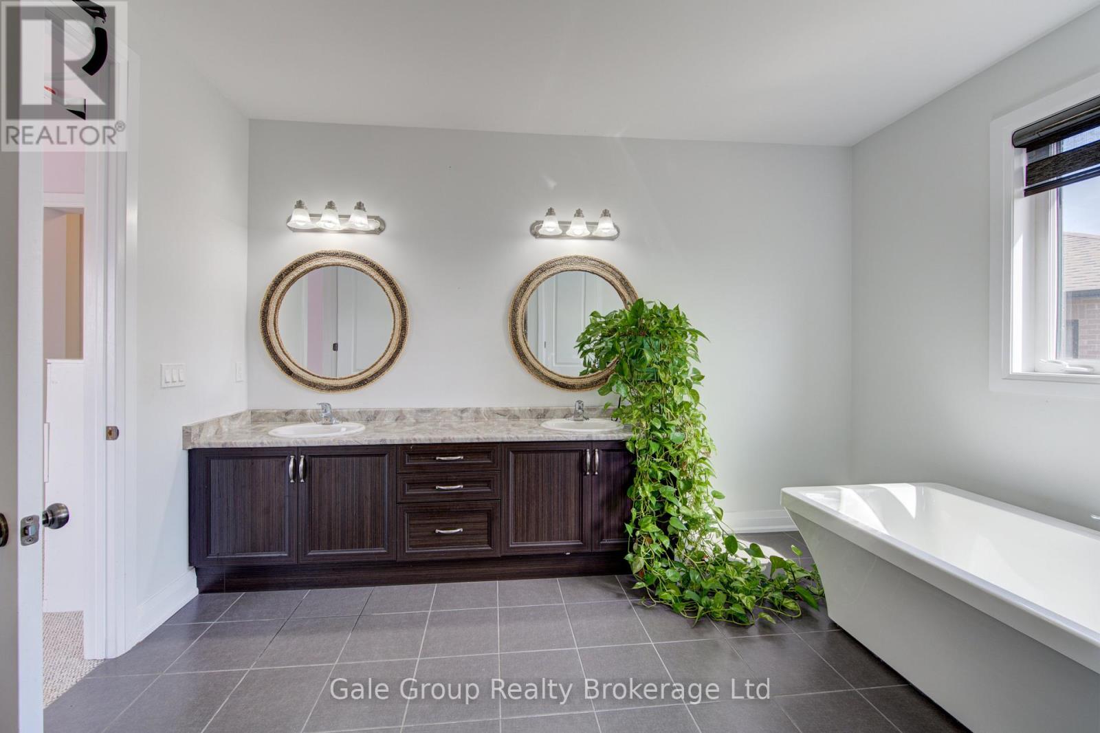 125 Prince Charles Crescent, Woodstock (Woodstock - North), Ontario  N4T 0N1 - Photo 14 - X12920806