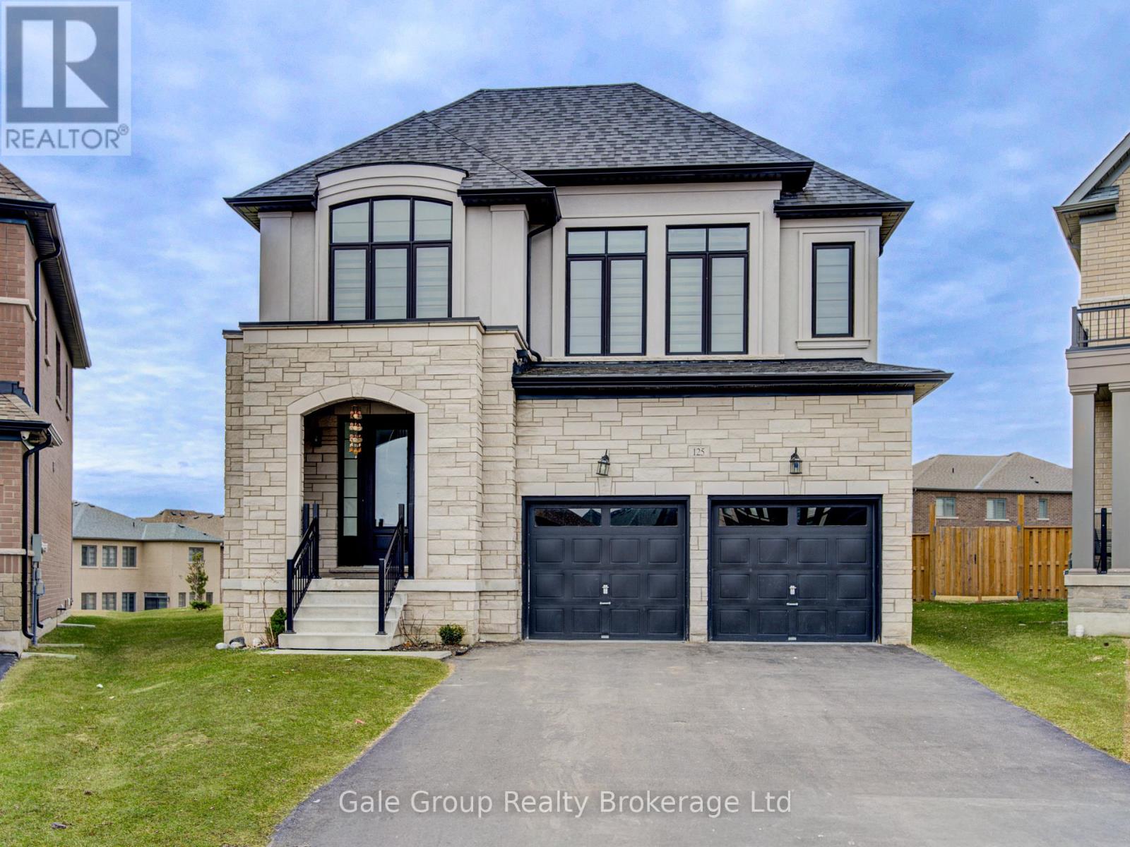 125 Prince Charles Crescent, Woodstock (Woodstock - North), Ontario  N4T 0N1 - Photo 2 - X12920806