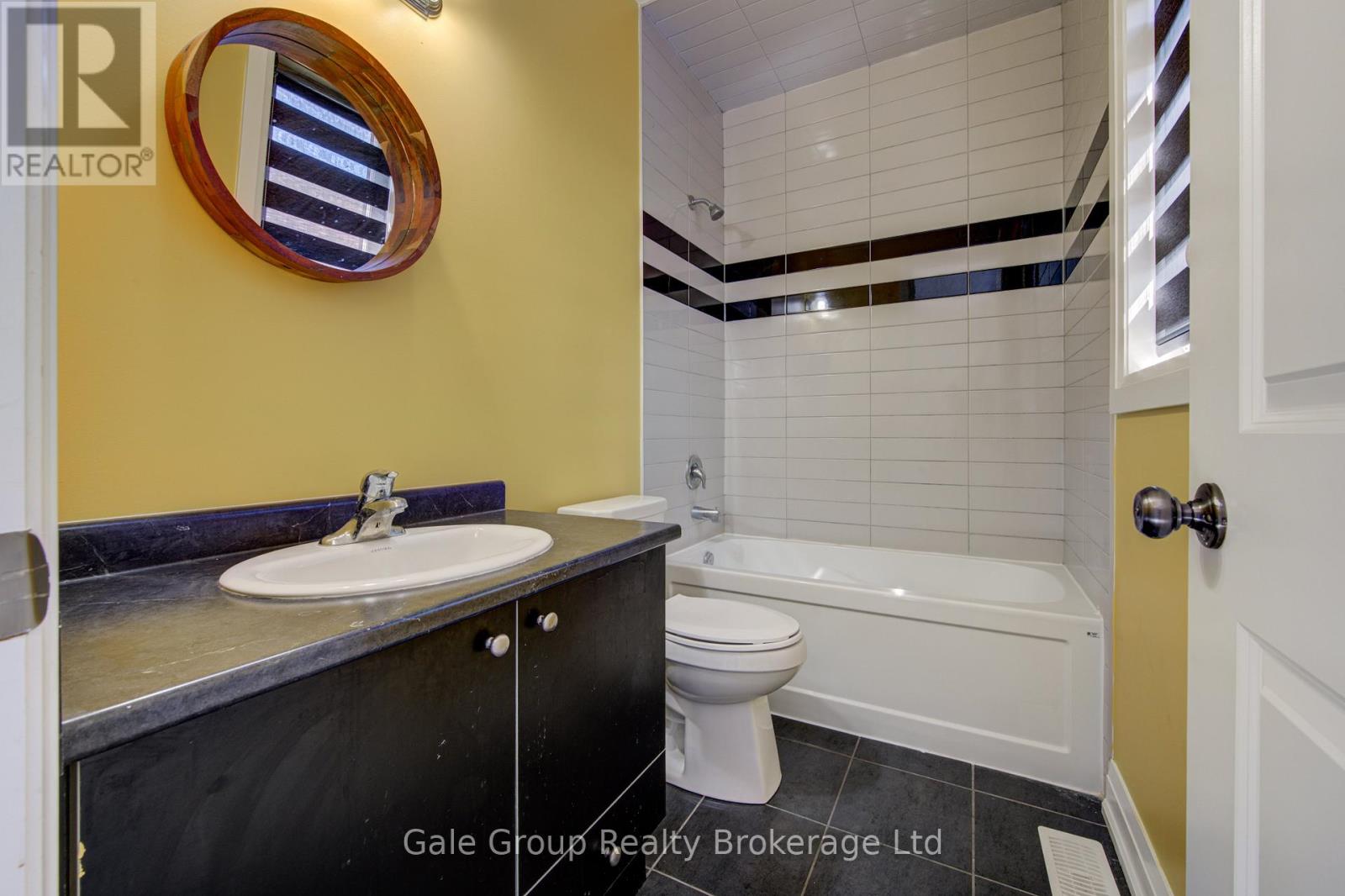 125 Prince Charles Crescent, Woodstock (Woodstock - North), Ontario  N4T 0N1 - Photo 24 - X12920806