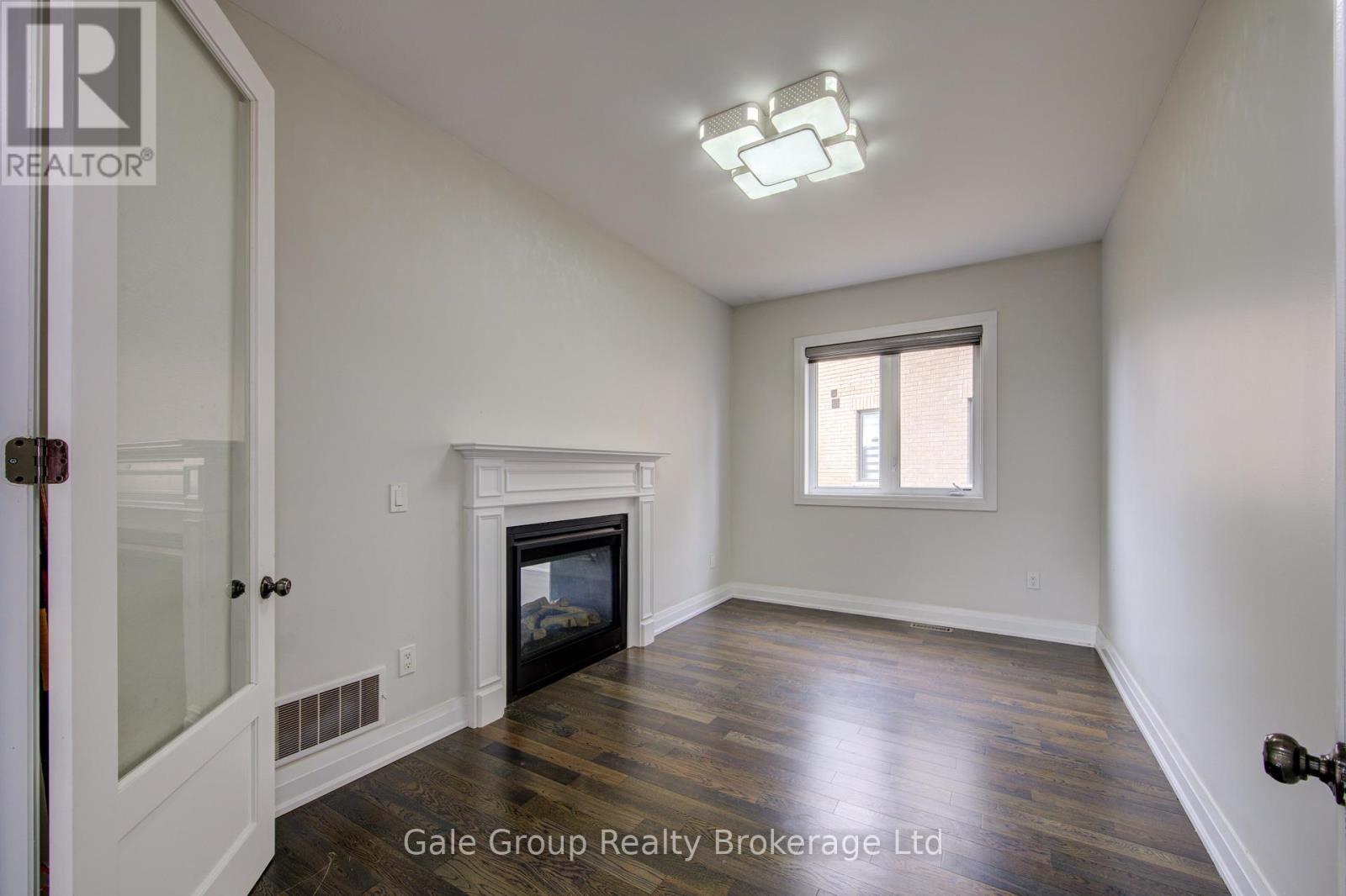 125 Prince Charles Crescent, Woodstock (Woodstock - North), Ontario  N4T 0N1 - Photo 6 - X12920806