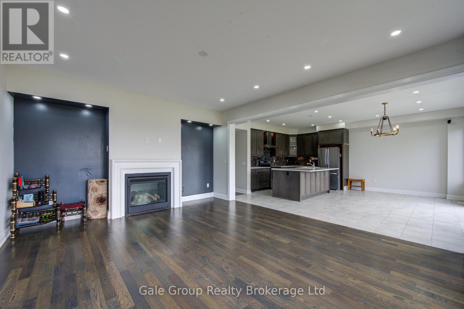 125 Prince Charles Crescent, Woodstock (Woodstock - North), Ontario  N4T 0N1 - Photo 8 - X12920806