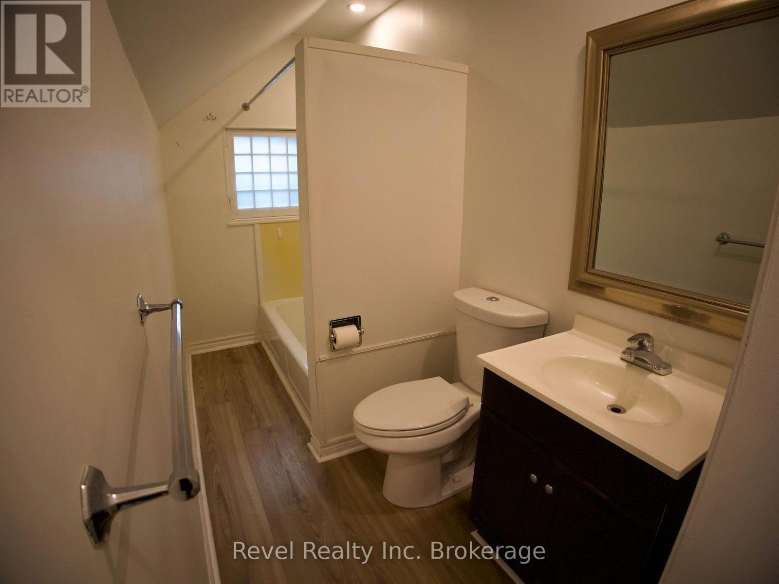 B - 511 King Street, Woodstock (Woodstock - South), Ontario  N4S 1M7 - Photo 12 - X12921596