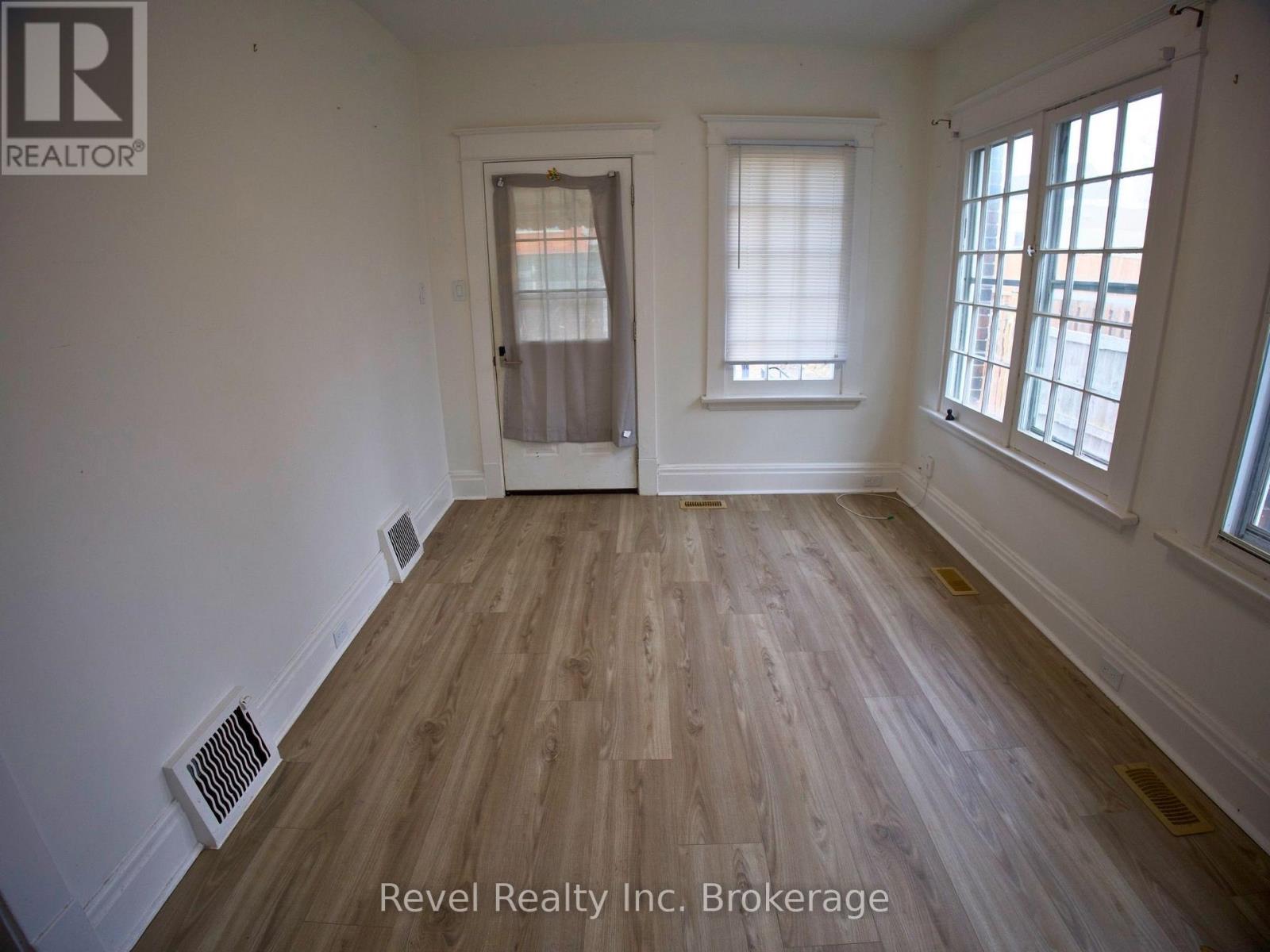 B - 511 King Street, Woodstock (Woodstock - South), Ontario  N4S 1M7 - Photo 4 - X12921596