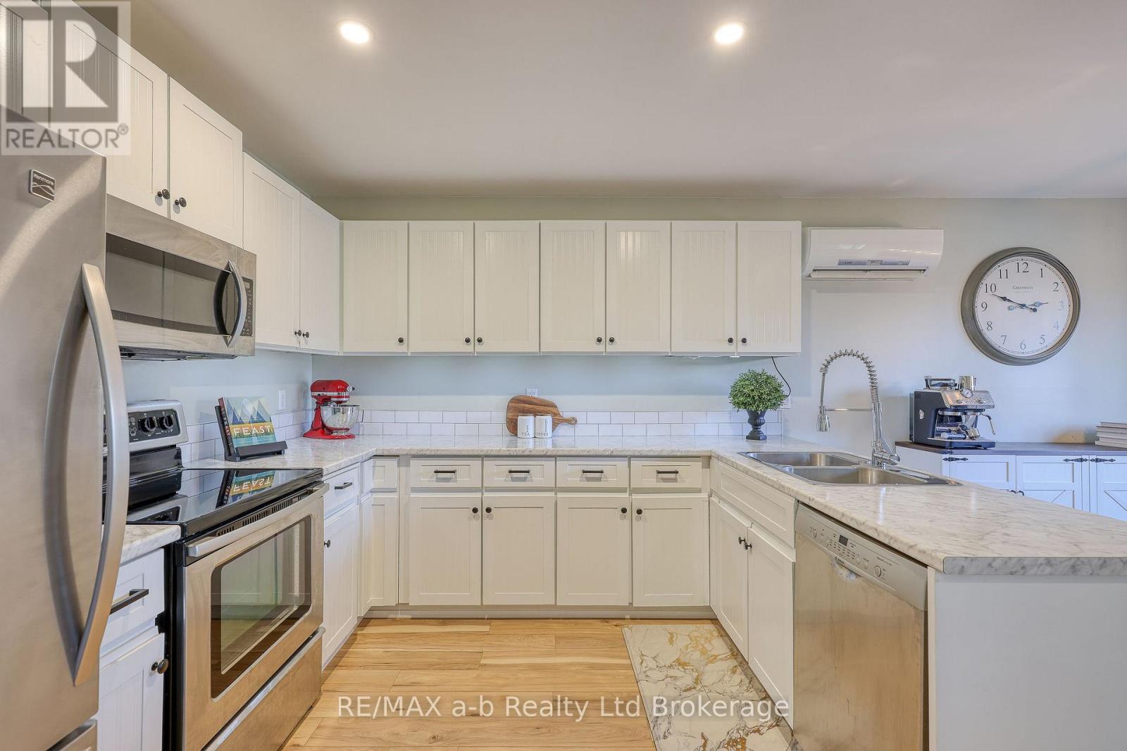 249 Arris Crescent, West Perth (Mitchell), Ontario  N0K 1N0 - Photo 10 - X12921734