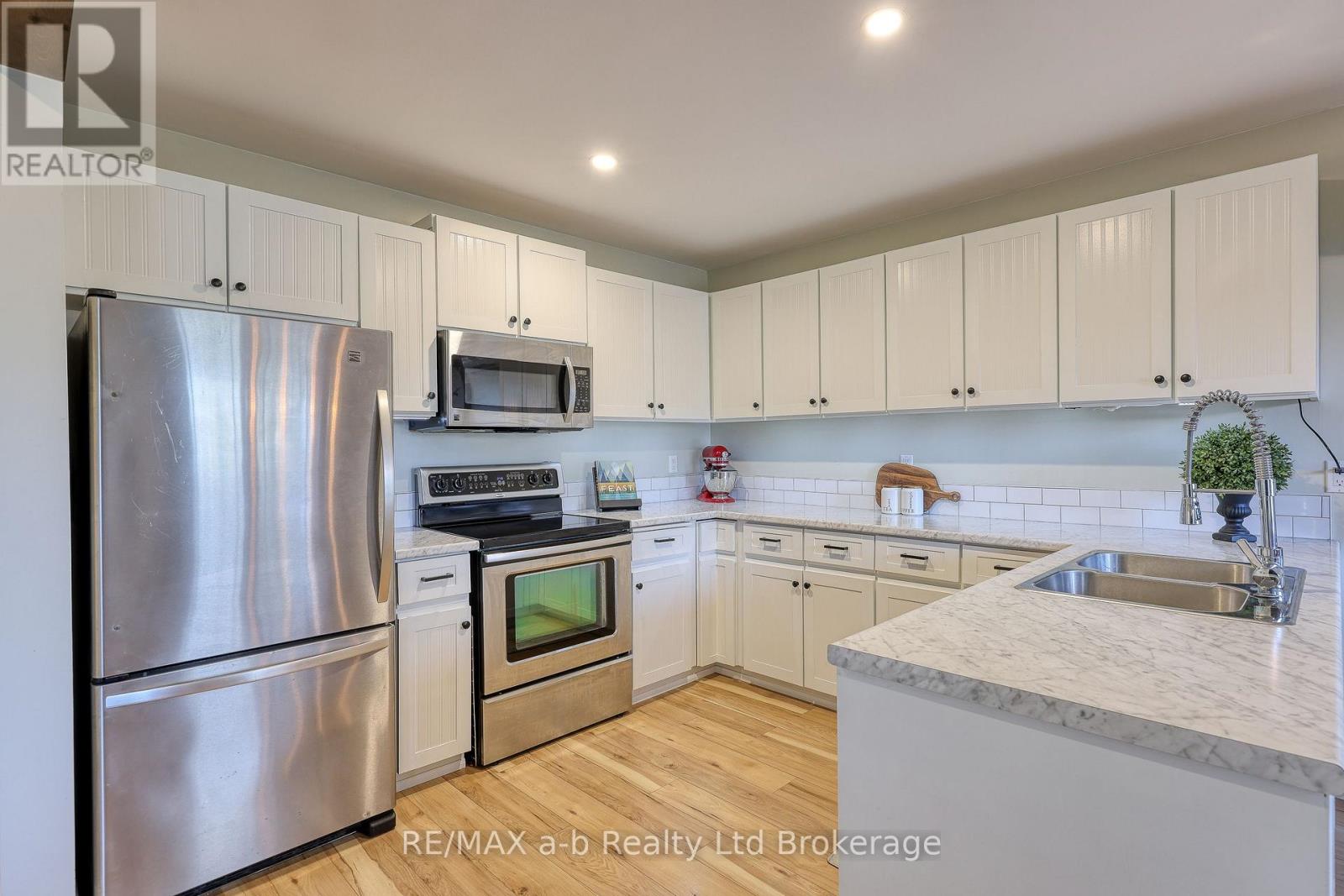 249 Arris Crescent, West Perth (Mitchell), Ontario  N0K 1N0 - Photo 11 - X12921734