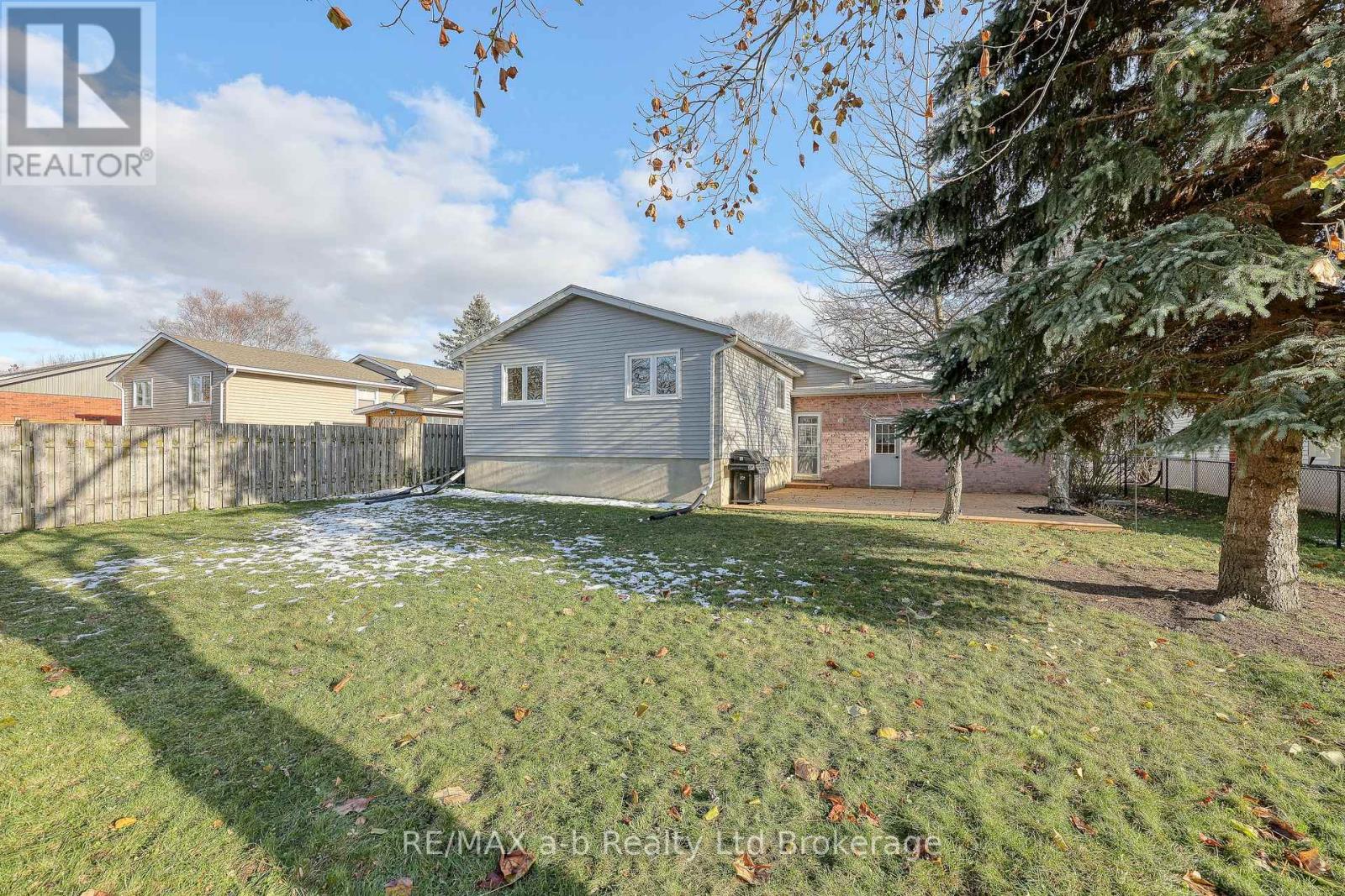 249 Arris Crescent, West Perth (Mitchell), Ontario  N0K 1N0 - Photo 37 - X12921734