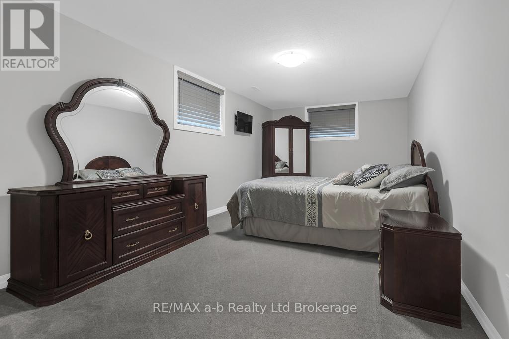 41 Lowrie Crescent, Tillsonburg, Ontario  N4G 0H5 - Photo 25 - X12924494