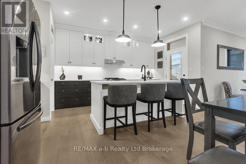 41 Lowrie Crescent, Tillsonburg, Ontario  N4G 0H5 - Photo 8 - X12924494