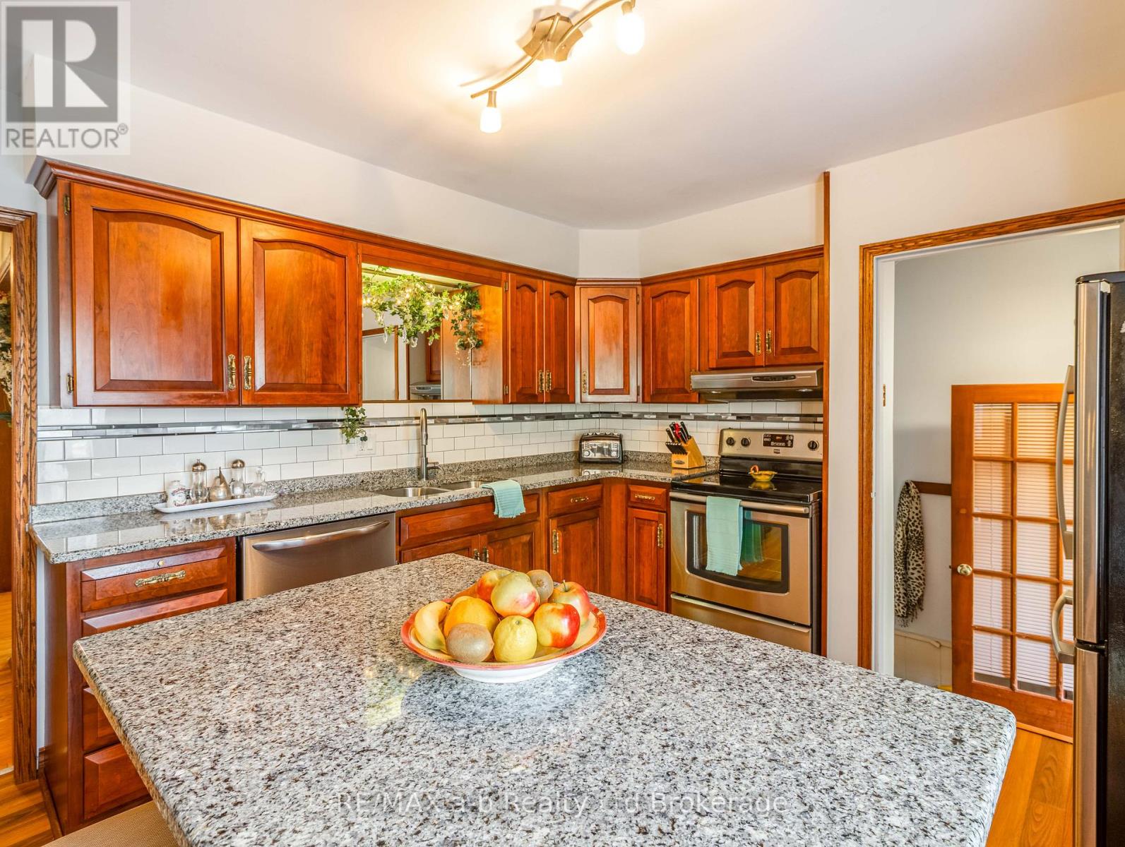 543 Highland Drive, Woodstock (Woodstock - North), Ontario  N4S 5X1 - Photo 16 - X12925974