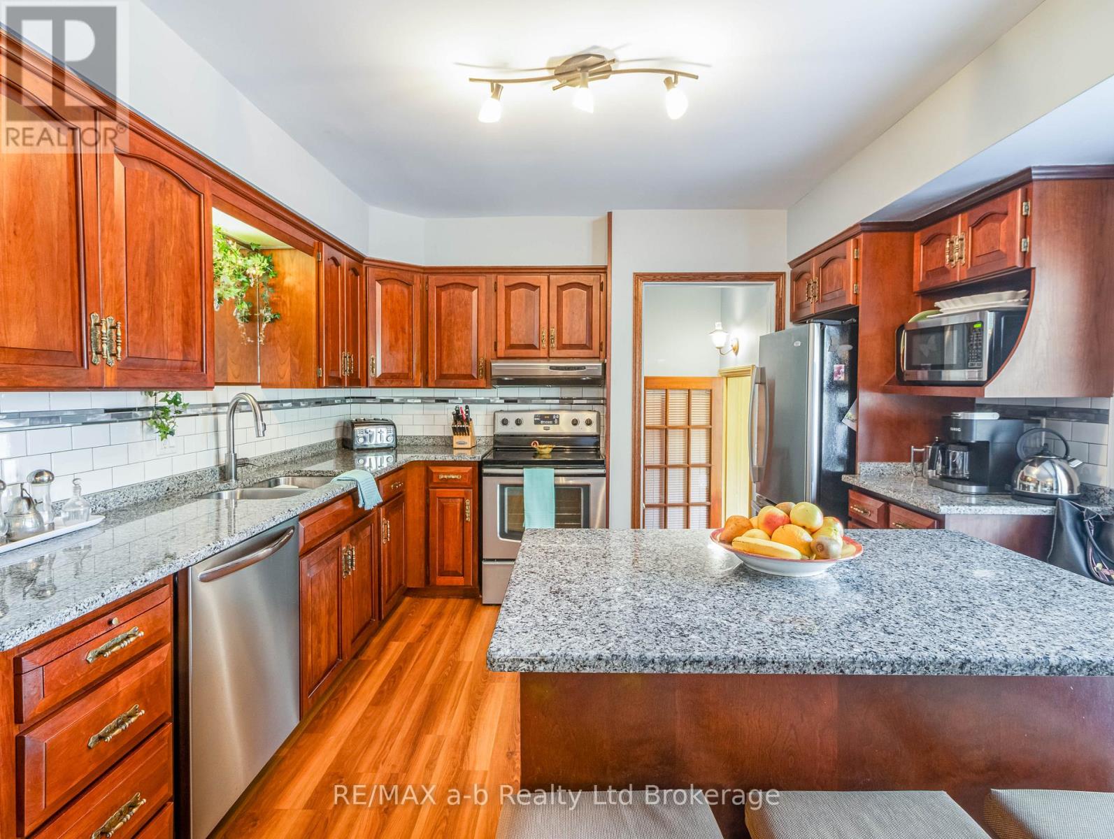 543 Highland Drive, Woodstock (Woodstock - North), Ontario  N4S 5X1 - Photo 17 - X12925974