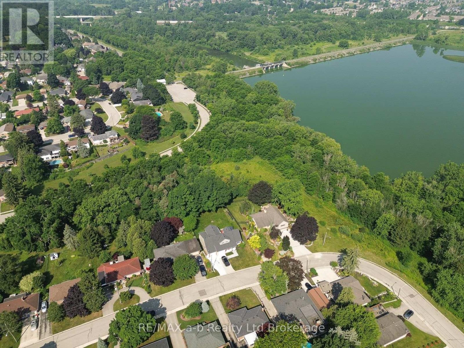 543 Highland Drive, Woodstock (Woodstock - North), Ontario  N4S 5X1 - Photo 7 - X12925974