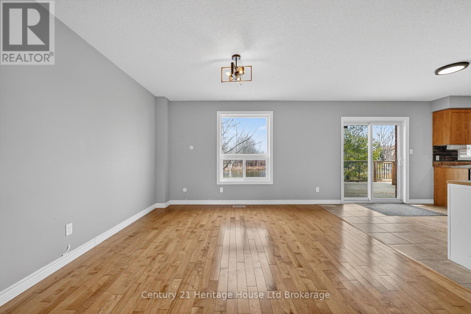 215 Munnoch Boulevard, Woodstock (Woodstock - North), Ontario  N4T 1V7 - Photo 10 - X12926204