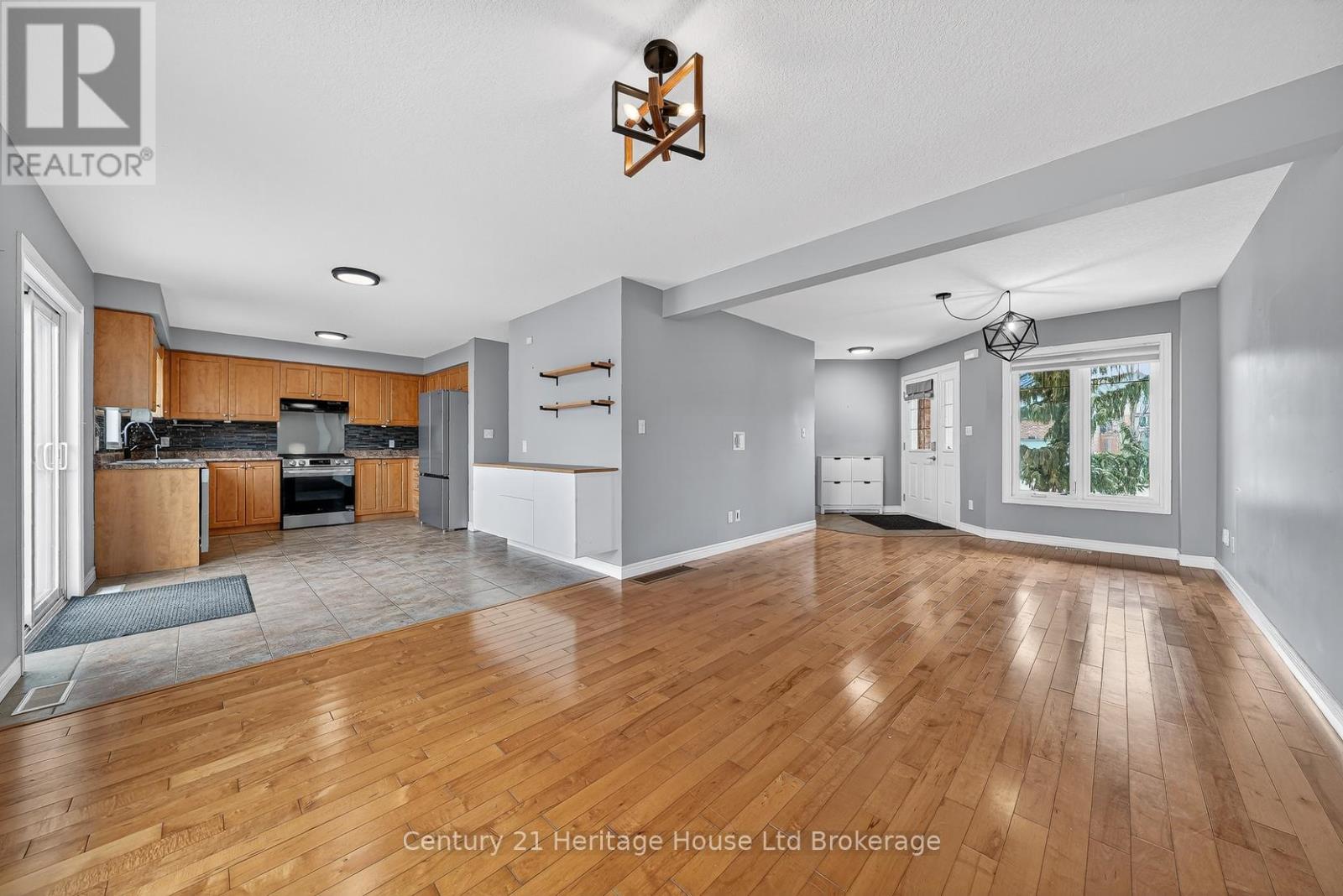 215 Munnoch Boulevard, Woodstock (Woodstock - North), Ontario  N4T 1V7 - Photo 13 - X12926204