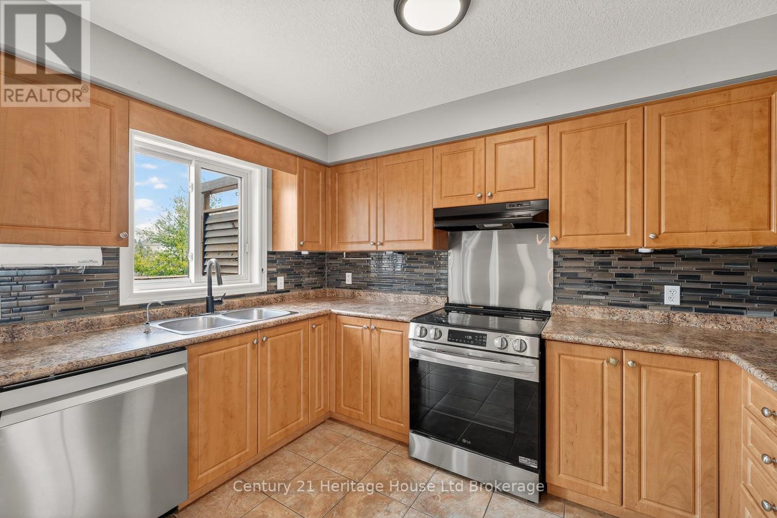 215 Munnoch Boulevard, Woodstock (Woodstock - North), Ontario  N4T 1V7 - Photo 19 - X12926204