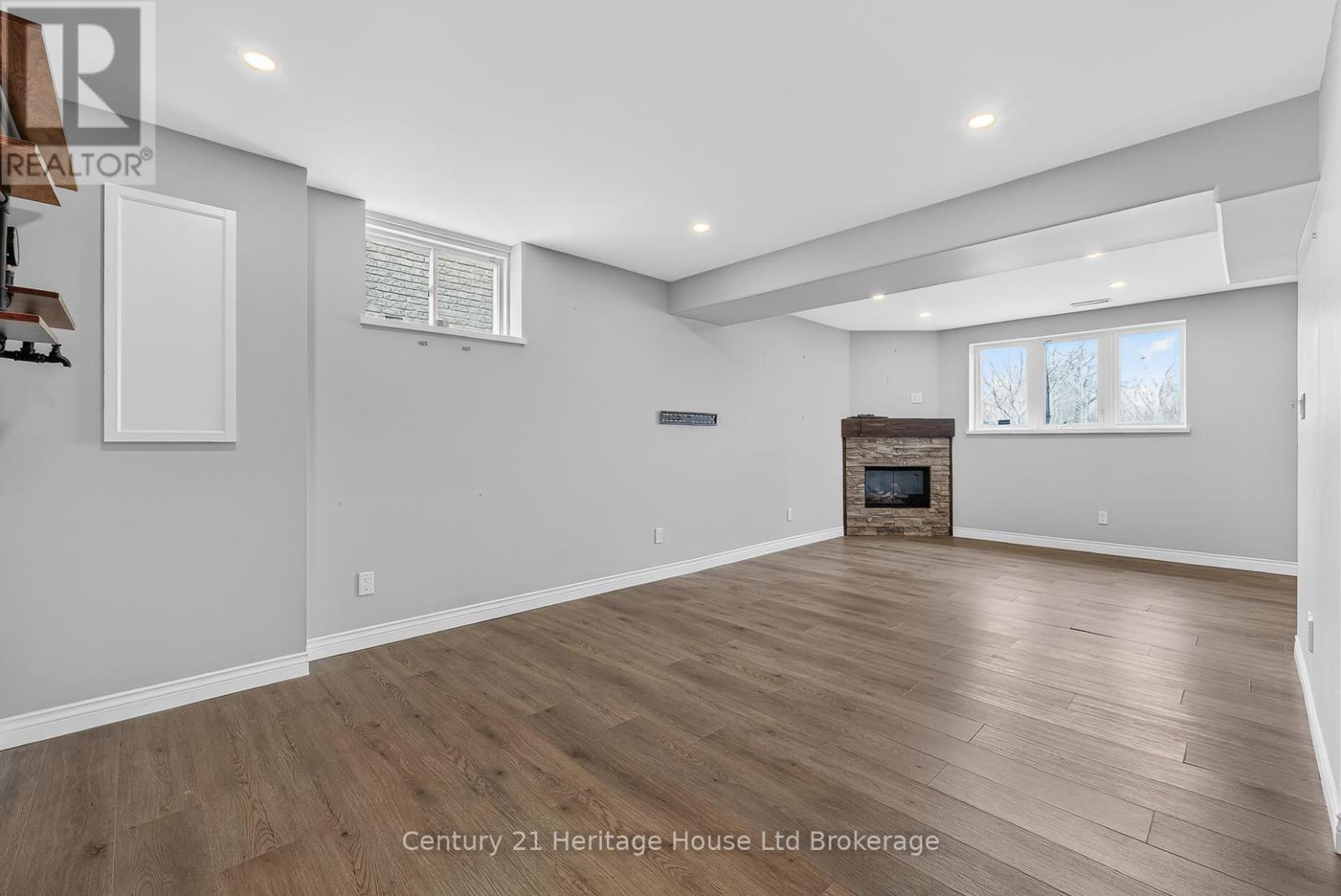 215 Munnoch Boulevard, Woodstock (Woodstock - North), Ontario  N4T 1V7 - Photo 35 - X12926204