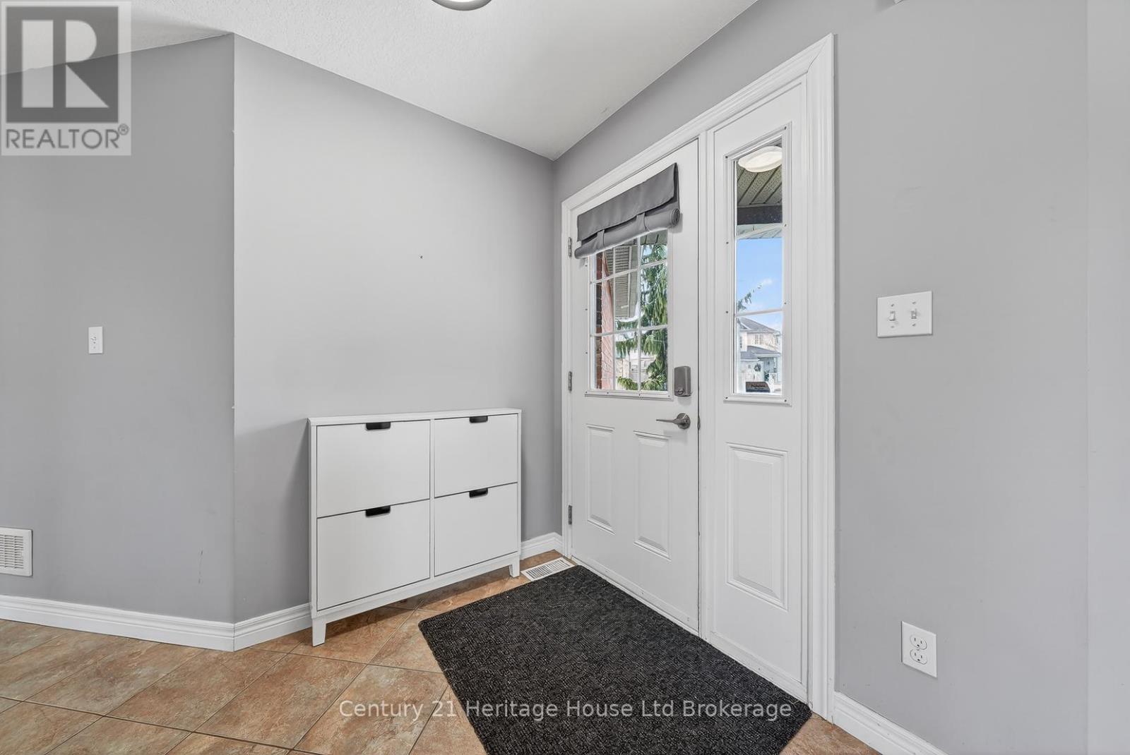 215 Munnoch Boulevard, Woodstock (Woodstock - North), Ontario  N4T 1V7 - Photo 6 - X12926204