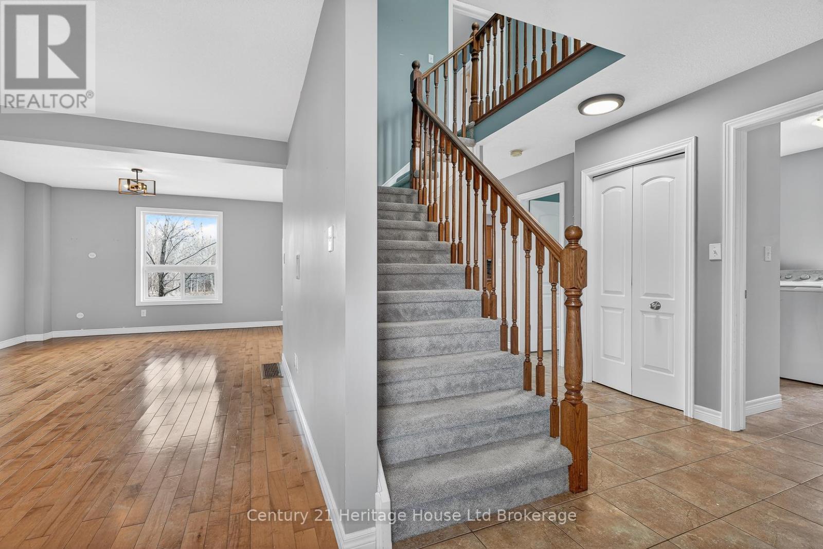 215 Munnoch Boulevard, Woodstock (Woodstock - North), Ontario  N4T 1V7 - Photo 7 - X12926204