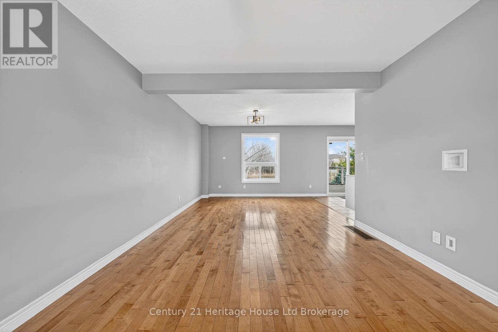 215 Munnoch Boulevard, Woodstock (Woodstock - North), Ontario  N4T 1V7 - Photo 9 - X12926204