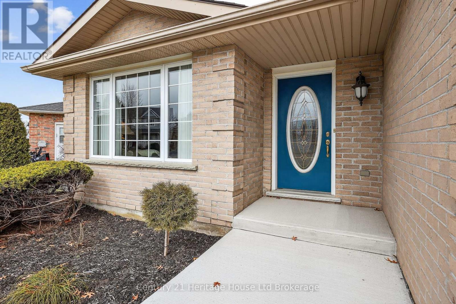 11 Mccreery Road, Ingersoll (Ingersoll - North), Ontario  N5C 4E9 - Photo 5 - X12926504